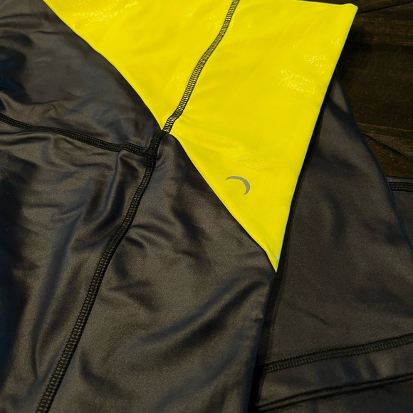 ZYIA 🌙 | NWOT Neon Yellow Metallic Light n Tight Hi-Rise Leggings 24” - Picture 6 of 6
